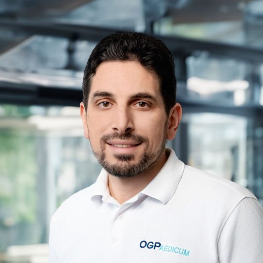 Porträtbild von unserem Arzt Ajaj | MVZ OGPaedicum