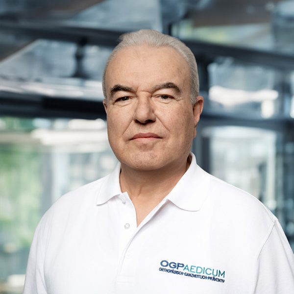 Porträtbild von unserem Arzt Dr. med. Mouhssen Kallaji | MVZ OGPaedicum